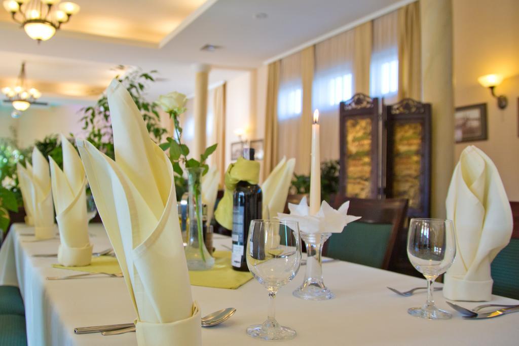 Hotel Kameralny Κίελτσε Εξωτερικό φωτογραφία